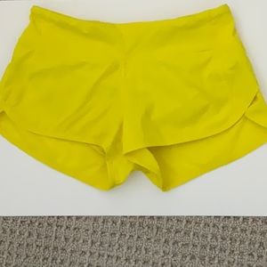 EUC Lululemon Speed short 2.5 inch inseam.  Size 4